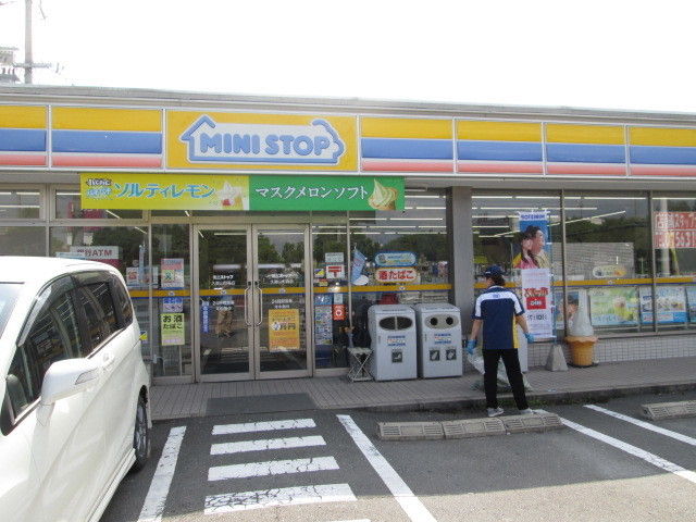 フルーツ入り氷菓子が美味しい ミニストップ 久御山町森店 京都グルメ ぴーさんのブログ